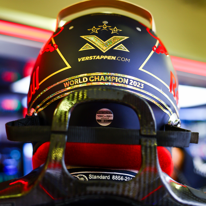 1:2 World Champion 2023 Helm Max Verstappen › Helmets › Verstappen.com